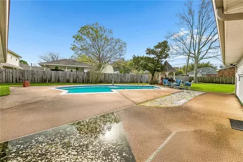 Exterior - 344 Devon Rd, Laplace, LA 70068 photo 2 of 4