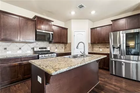 Kitchen - 75169 Crestview Hill Loop, Covington, LA 70435 photo 1 of 3