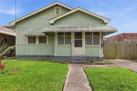 3911 Mistletoe St, New Orleans, LA 70118