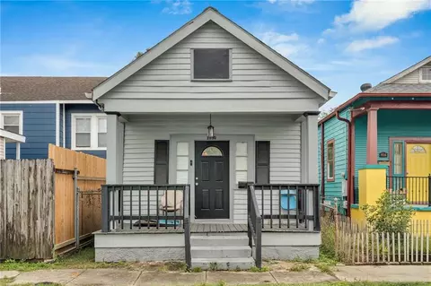 1530 Rousselin Dr, New Orleans, LA 70119