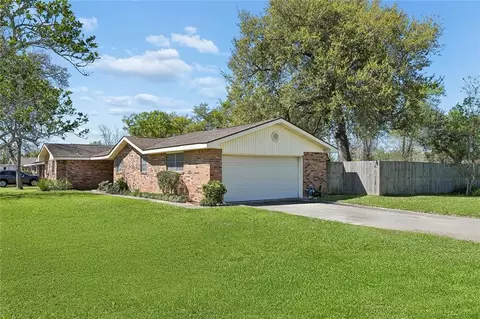 Exterior - 300 Maryland Dr, Luling, LA 70070 photo 2 of 3