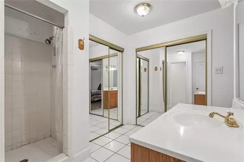 Bath - 300 Maryland Dr, Luling, LA 70070 photo 1 of 2