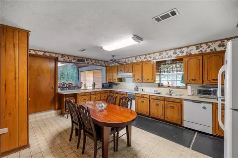 Kitchen - 16536 40 Hwy, Independence, LA 70443 photo 1 of 2