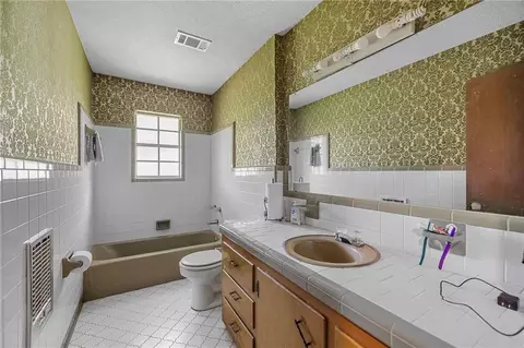 Bath - 16536 40 Hwy, Independence, LA 70443 photo 1 of 2