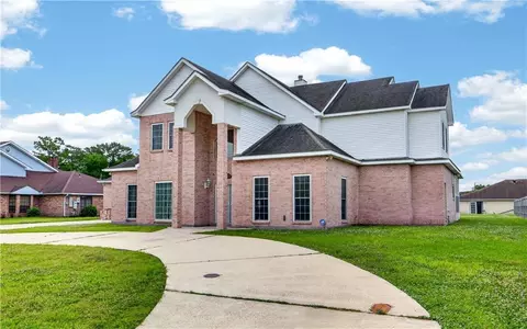 2720 Cedarlawn Dr, Marrero, LA 70072