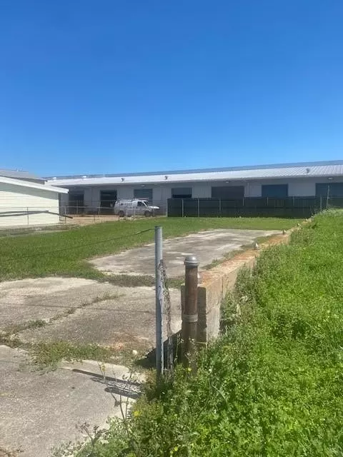 1525 Whitney Ave, Gretna, LA 70056