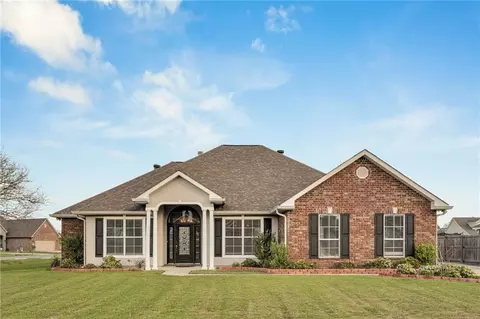 318 S Fashion Blvd, Hahnville, LA 70057
