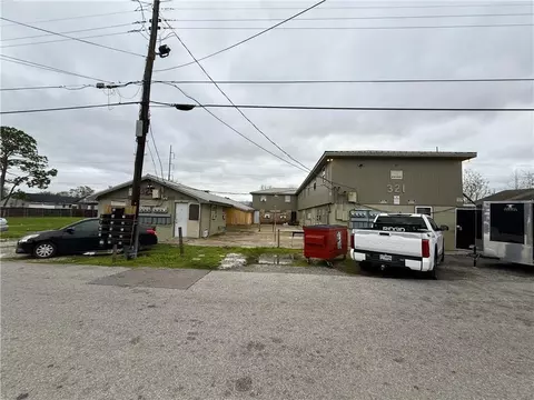 321-325 S Bengal Rd, River Ridge, LA 70123