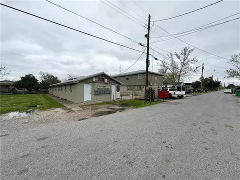 321-325 S Bengal Rd, River Ridge, LA 70123