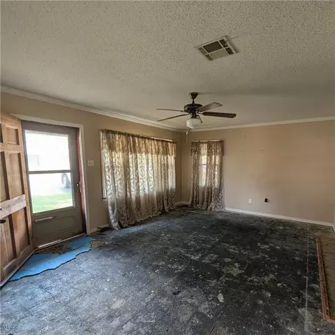 Living - 1145 S Pine St, Slidell, LA 70460 photo 2 of 5