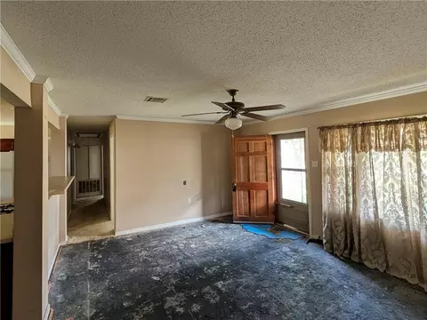 Living - 1145 S Pine St, Slidell, LA 70460 photo 1 of 5
