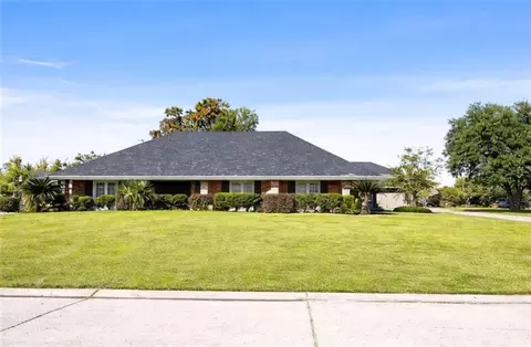 2711 Cedarlawn Dr, Marrero, LA 70072
