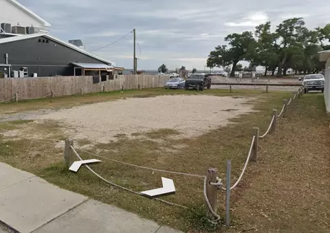 104 Court St, Bay St Louis, MS 39520
