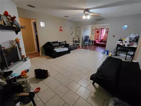 Living - 204 E Queens Dr, Slidell, LA 70458 photo 4 of 4
