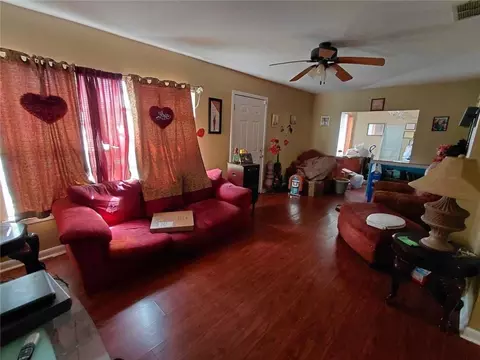 Living - 204 E Queens Dr, Slidell, LA 70458 photo 2 of 4