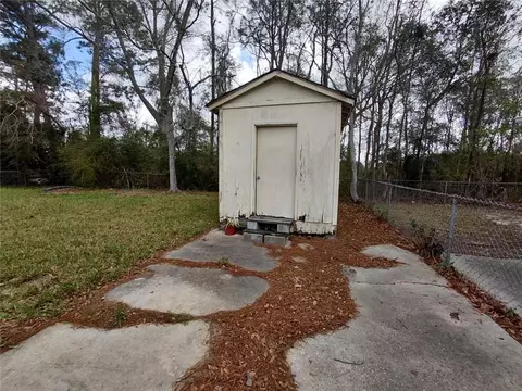 Exterior - 204 E Queens Dr, Slidell, LA 70458 photo 2 of 4