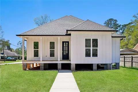 1804 Destin St, Mandeville, LA 70448