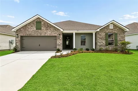 933 Laurel Oaks Dr, Waggaman, LA 70094