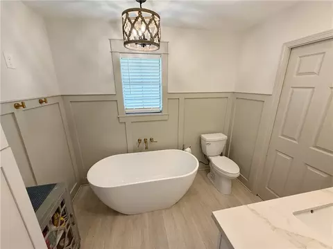 Bath - 219 Devon Rd, Laplace, LA 70068 photo 1 of 4