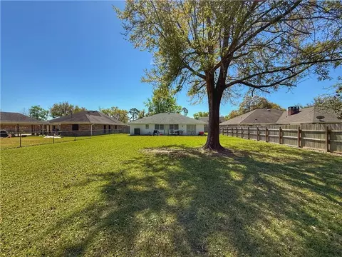 Exterior - 219 Devon Rd, Laplace, LA 70068 photo 3 of 4