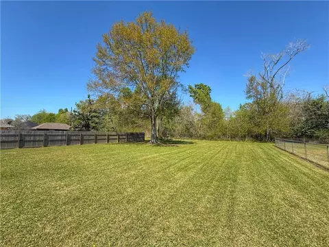 Exterior - 219 Devon Rd, Laplace, LA 70068 photo 2 of 4