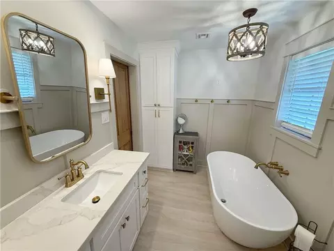 Bath - 219 Devon Rd, Laplace, LA 70068 photo 2 of 4