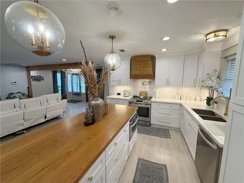 Kitchen - 219 Devon Rd, Laplace, LA 70068 photo 3 of 3