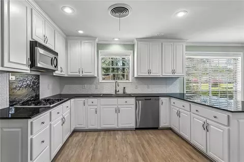 Kitchen - 124 North Dr, Covington, LA 70433 photo 1 of 2