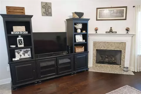 Living - 110 Red Maple Dr, Gray, LA 70359 photo 3 of 3