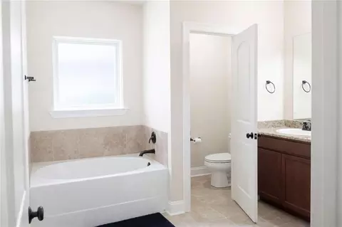 Bath - 110 Red Maple Dr, Gray, LA 70359 photo 3 of 5