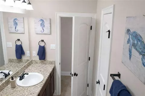 Bath - 110 Red Maple Dr, Gray, LA 70359 photo 1 of 5