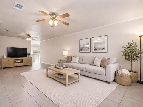 1601 Maplewood Dr, Harvey, LA 70058