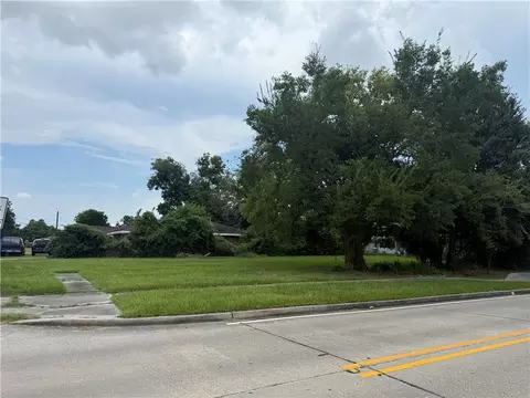 9033 Rousseau St, Kenner, LA 70062