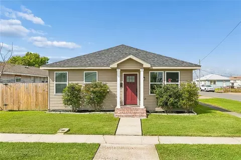 700 Estalote Ave, Harvey, LA 70058