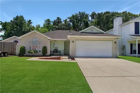 2505 Delta Pointe Dr, Marrero, LA 70072