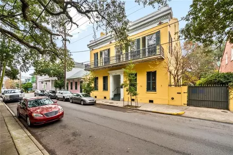 2111 Dauphine St, New Orleans, LA 70116