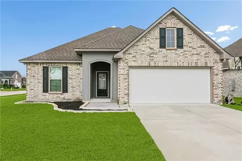 2800 Green Briar Dr, Marrero, LA 70072