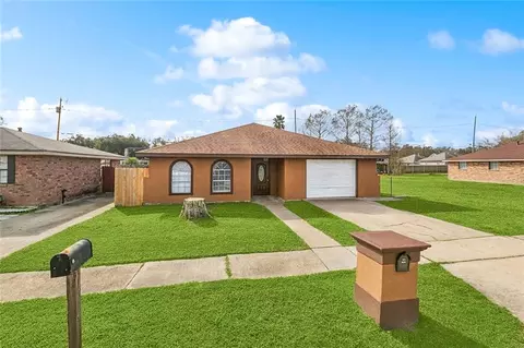 2325 River Queen Dr, Violet, LA 70092