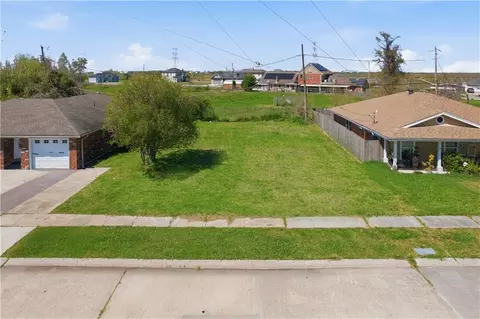 3928 Lyndell Dr, Chalmette, LA 70043