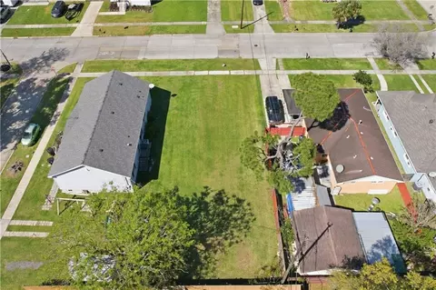 8904 Livingston Ave, Chalmette, LA 70043