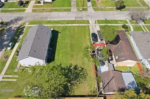 8904 Livingston Ave, Chalmette, LA 70043
