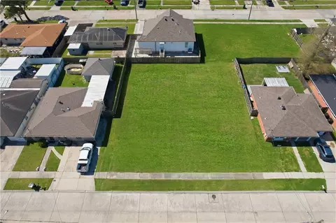 2920 Chalona Dr, Chalmette, LA 70043