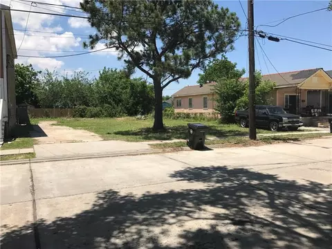 1922 Desire St, New Orleans, LA 70117