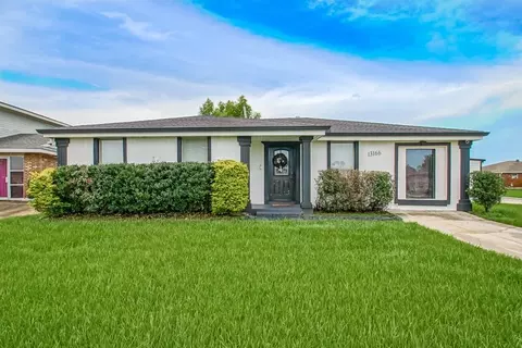 13166 Chateau Ct, New Orleans, LA 70129