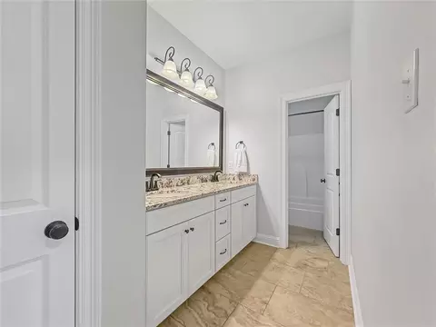 Bath - 339 Sawgrass Loop, Covington, LA 70435 photo 3 of 4