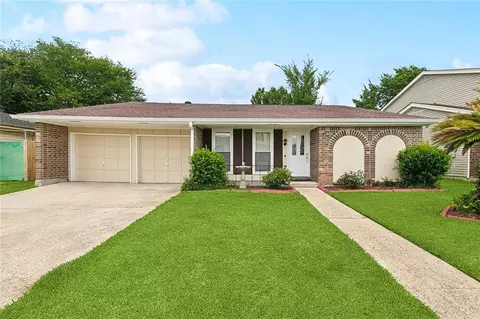 3820 Timberview Ln, Harvey, LA 70058