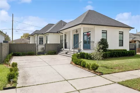 412 Genet Dr, Arabi, LA 70032