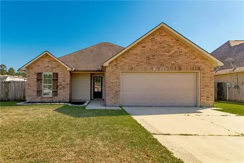42274 Penrose St, Ponchatoula, LA 70454