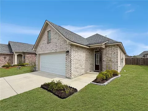 600 Claiborne Trails Dr, Slidell, LA 70458