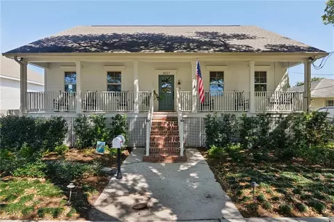 6027 Pratt Dr, New Orleans, LA 70122